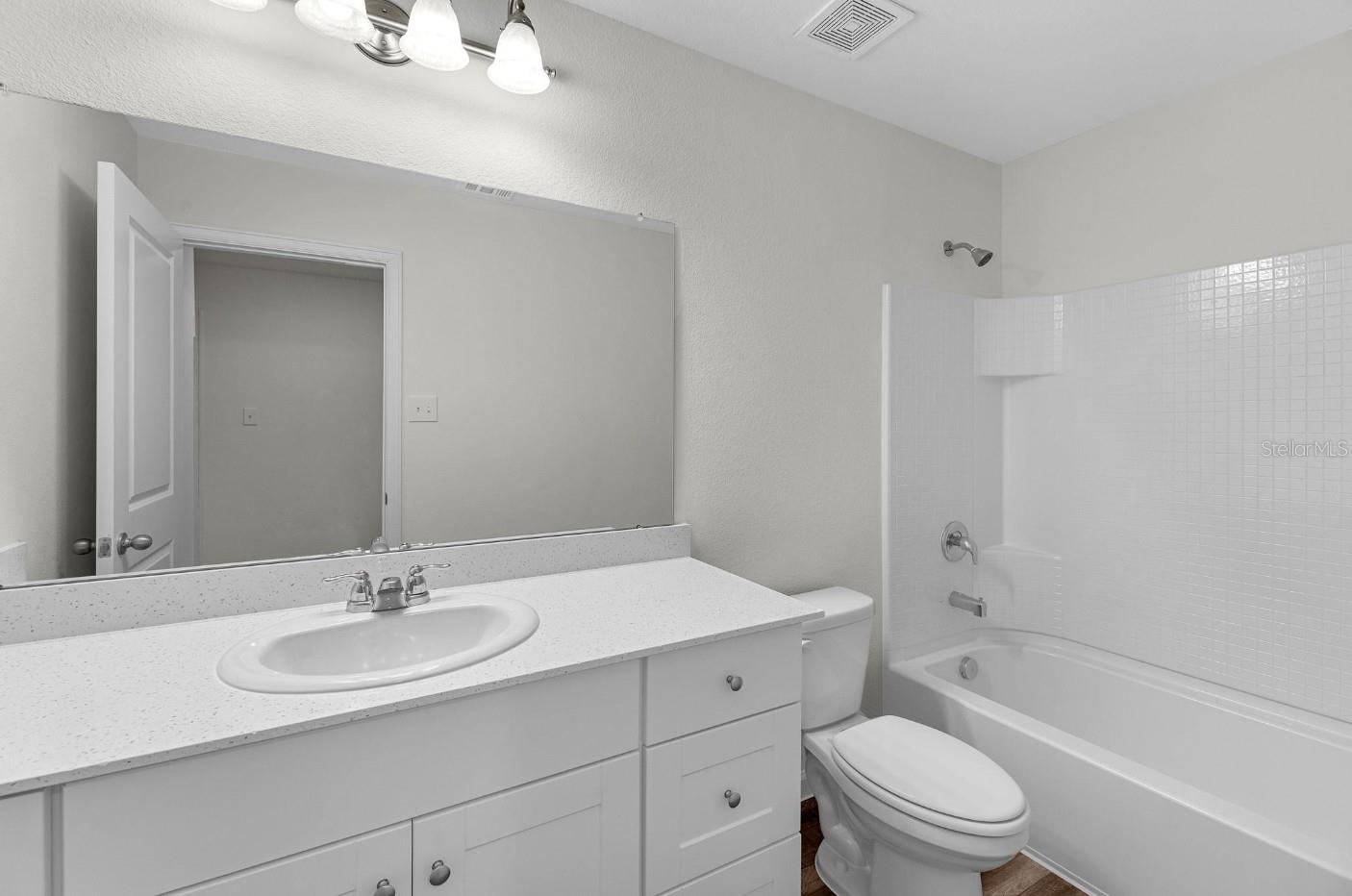 OAKFIELD LAKES - Residential