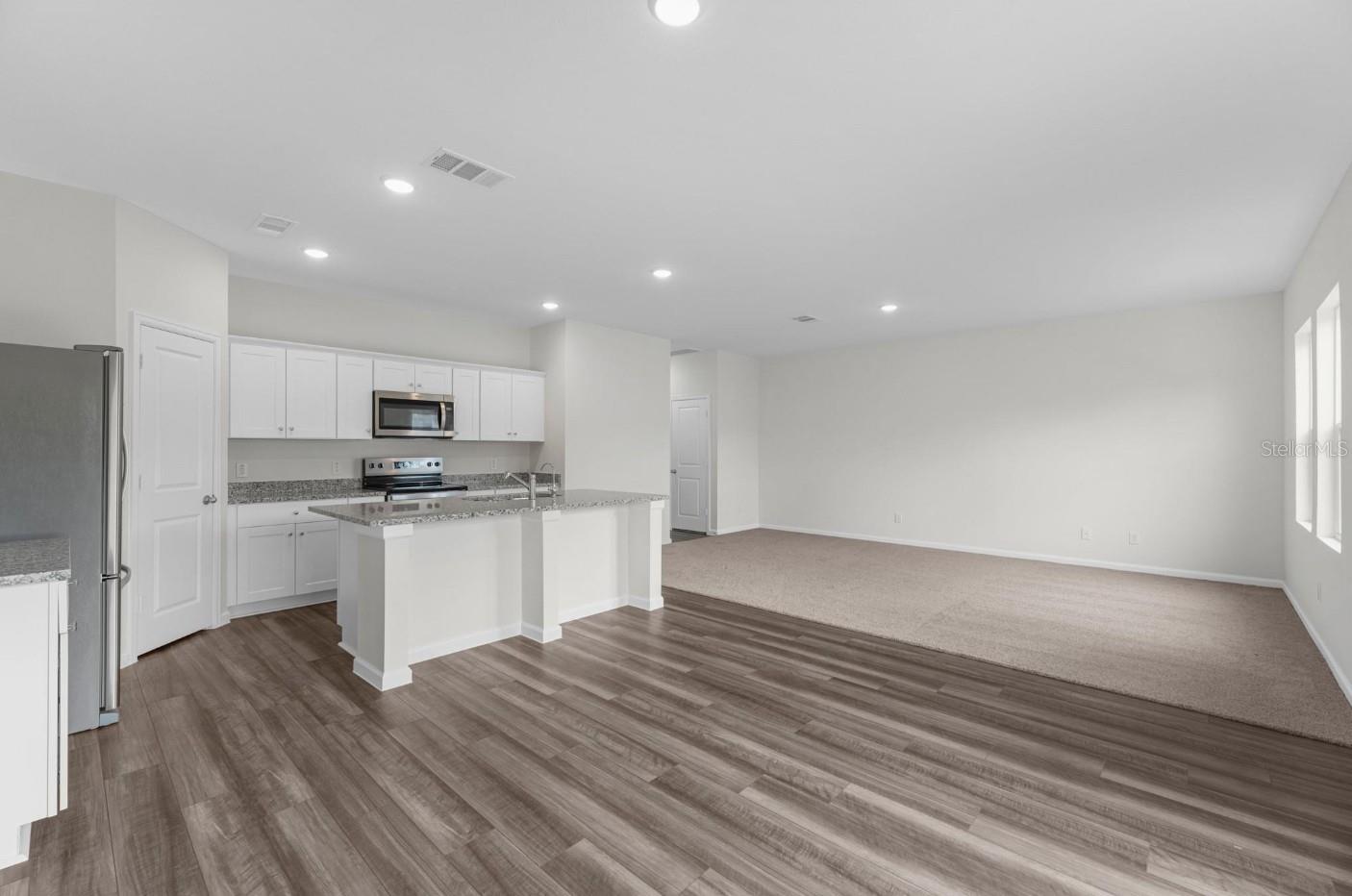 OAKFIELD LAKES - Residential