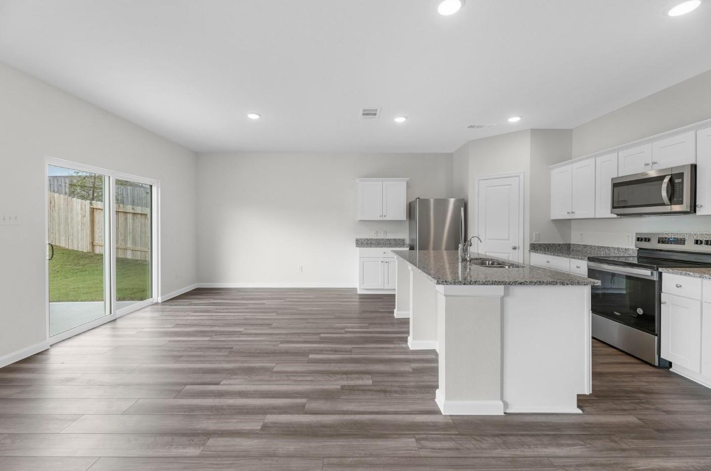OAKFIELD LAKES - Residential