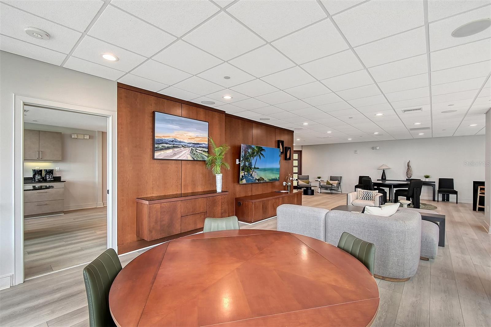 CONDO ON THE BAY TOWER II - Residential