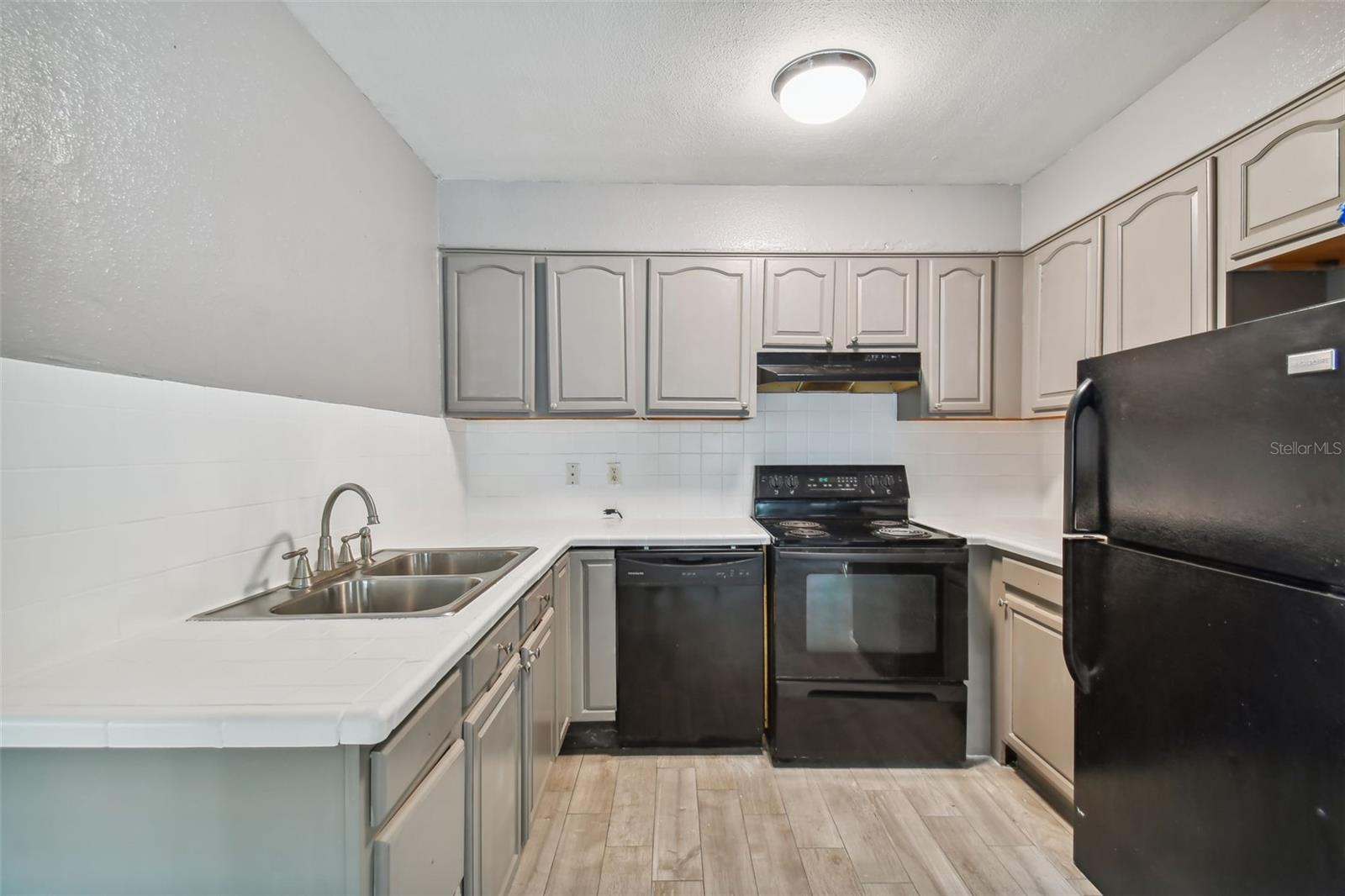 BENJAMINS 5TH ADD - Residential Lease