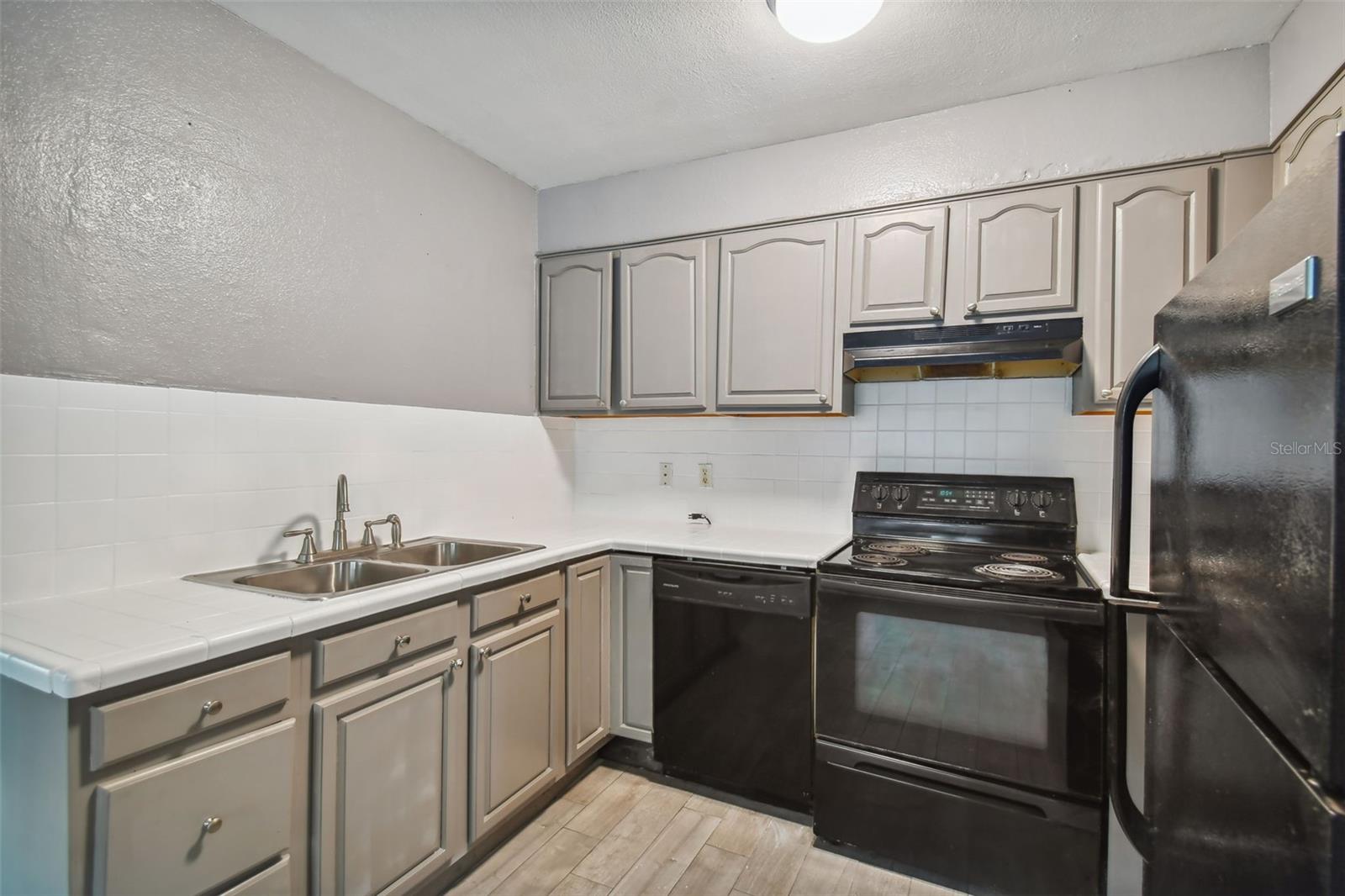BENJAMINS 5TH ADD - Residential Lease