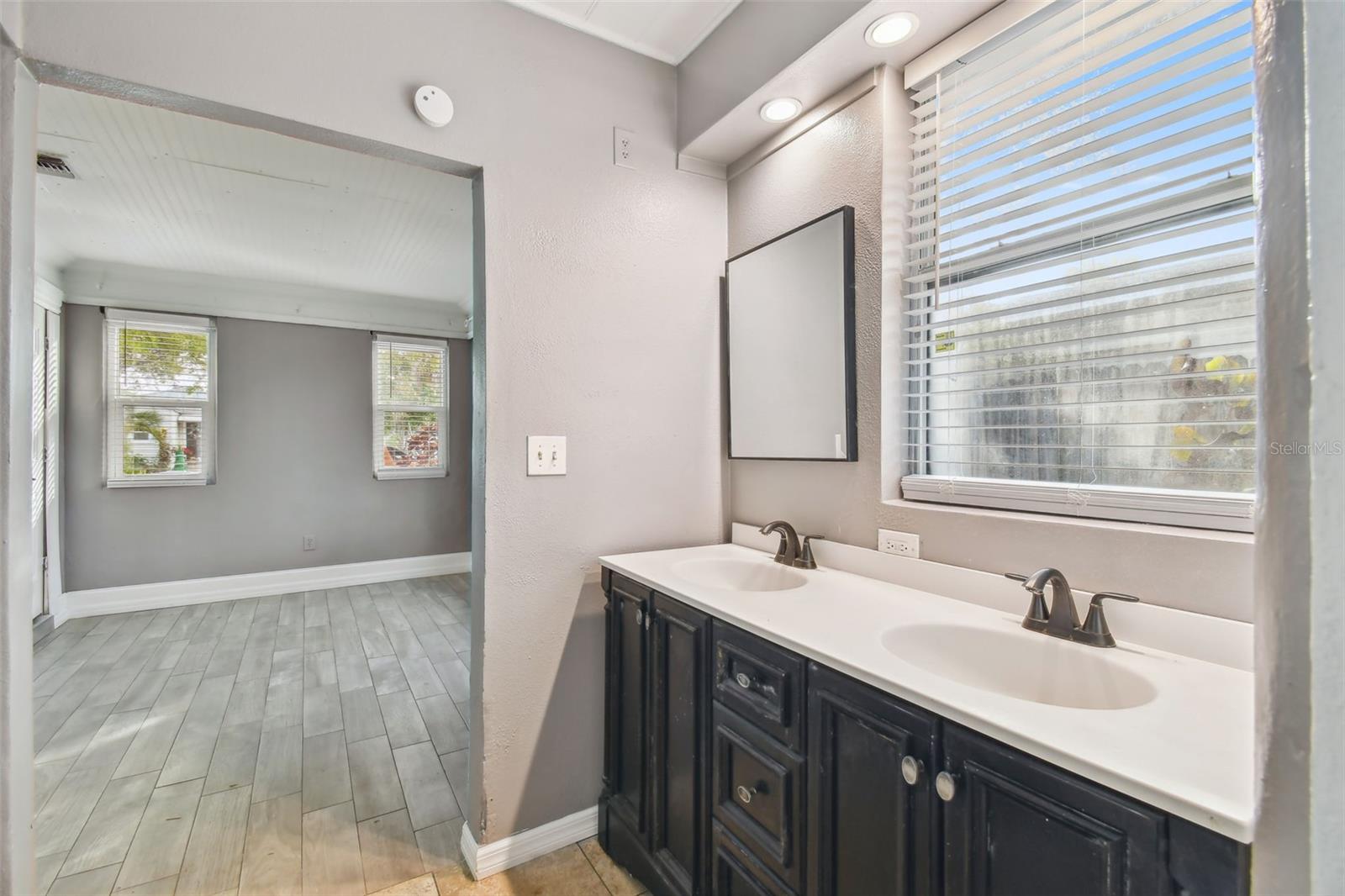 BENJAMINS 5TH ADD - Residential Lease