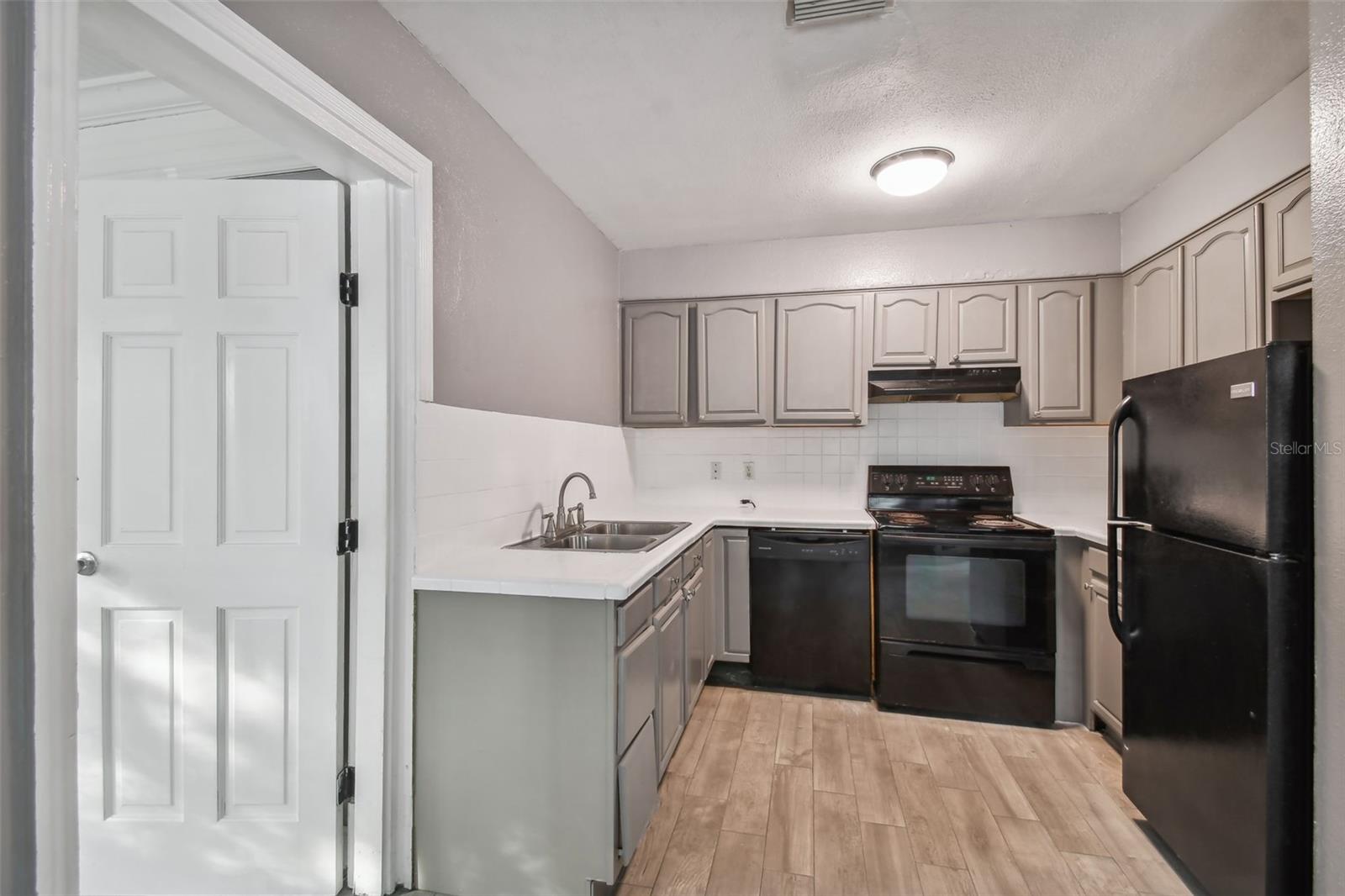 BENJAMINS 5TH ADD - Residential Lease