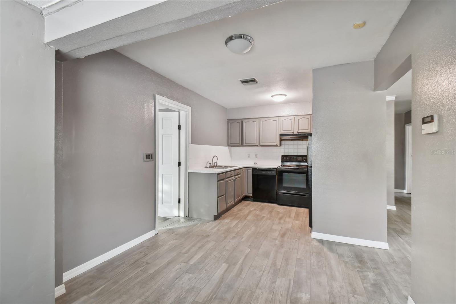 BENJAMINS 5TH ADD - Residential Lease