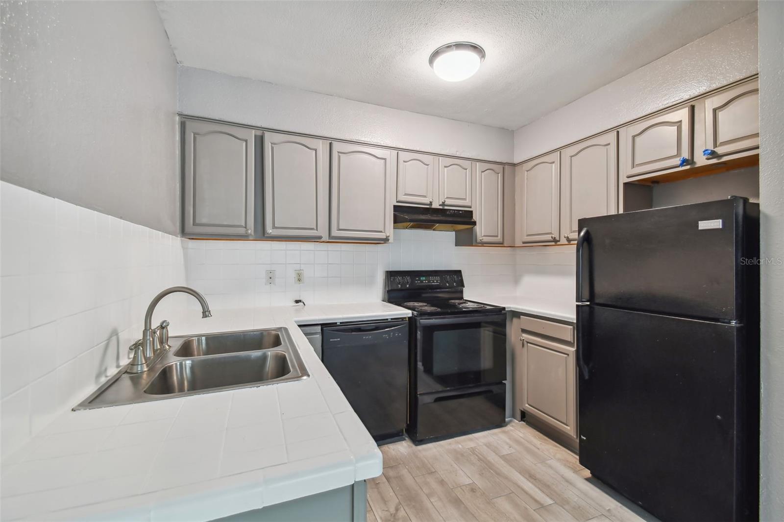 BENJAMINS 5TH ADD - Residential Lease