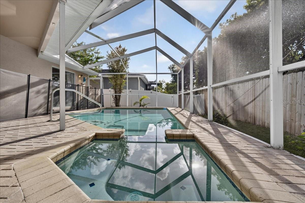 BAYS END - Residential