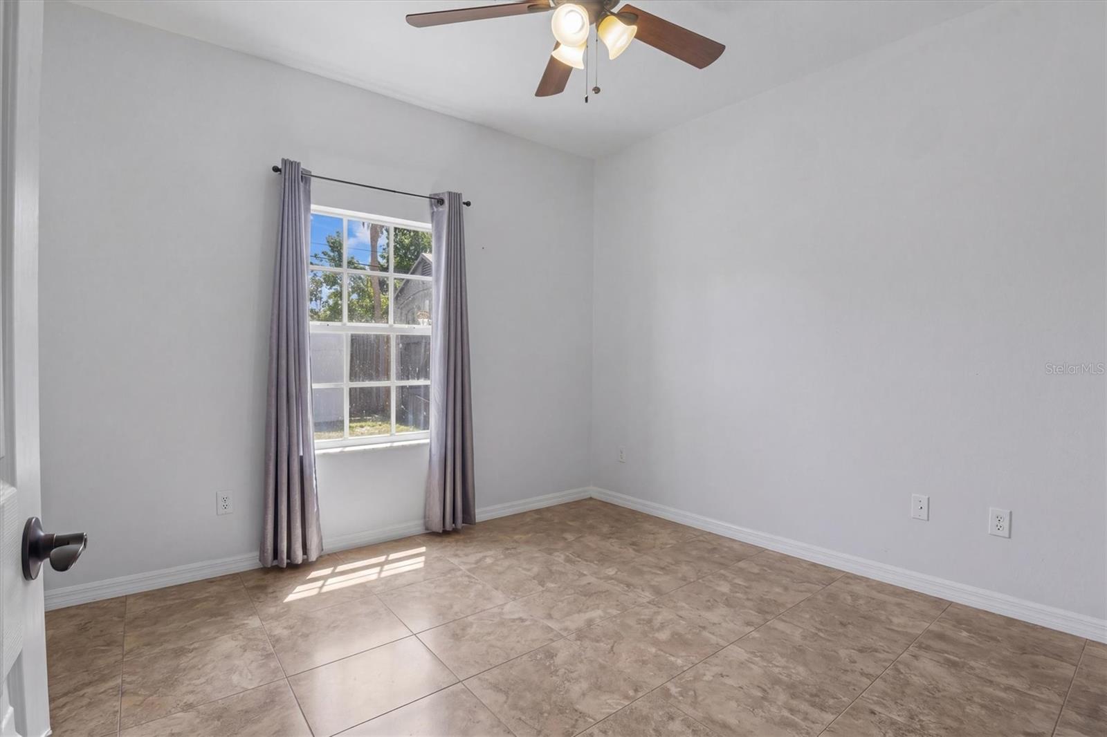 CHATSWORTH - Residential