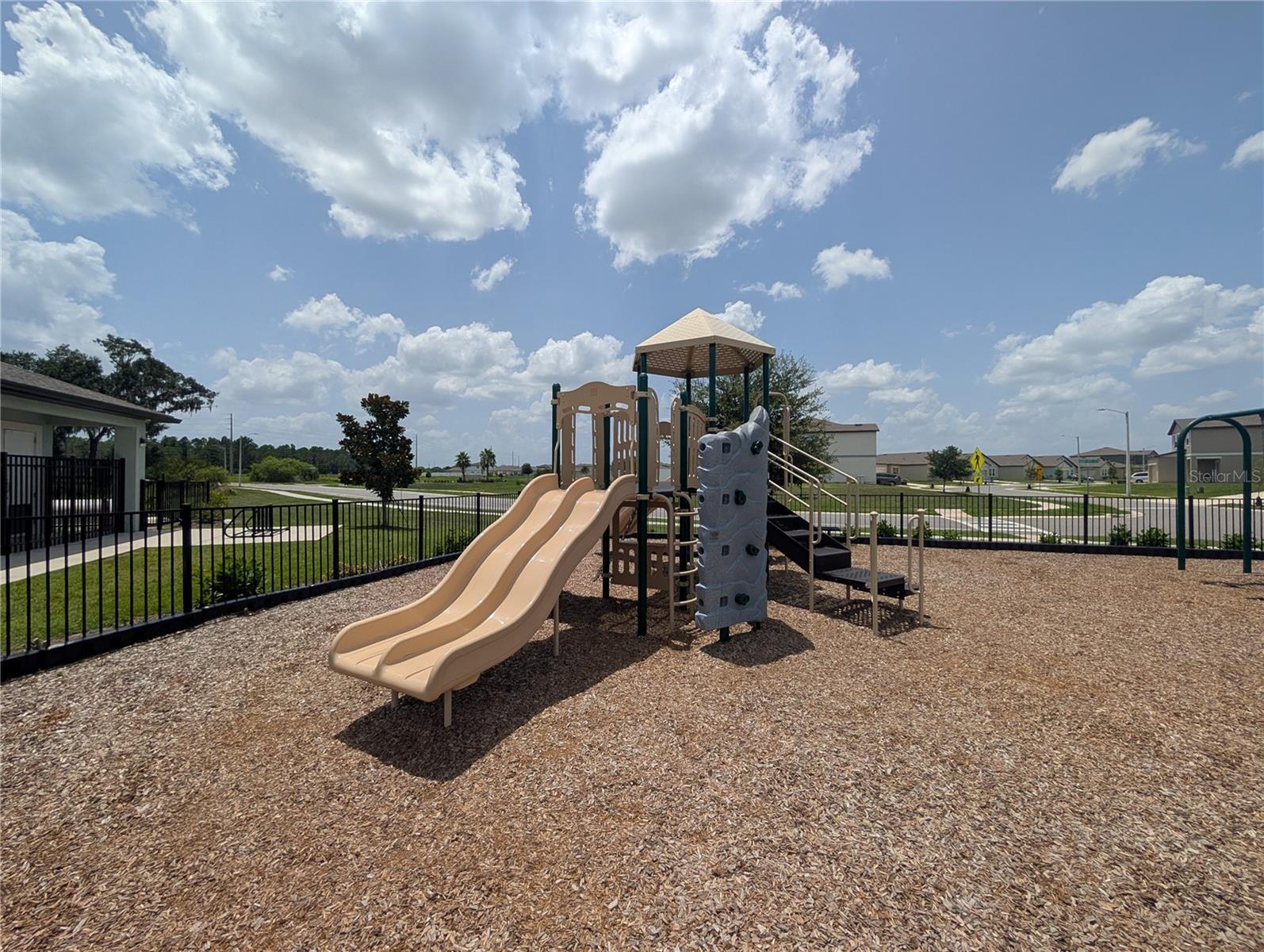 HIDDEN CRK PH 1 & 2 - Residential Lease