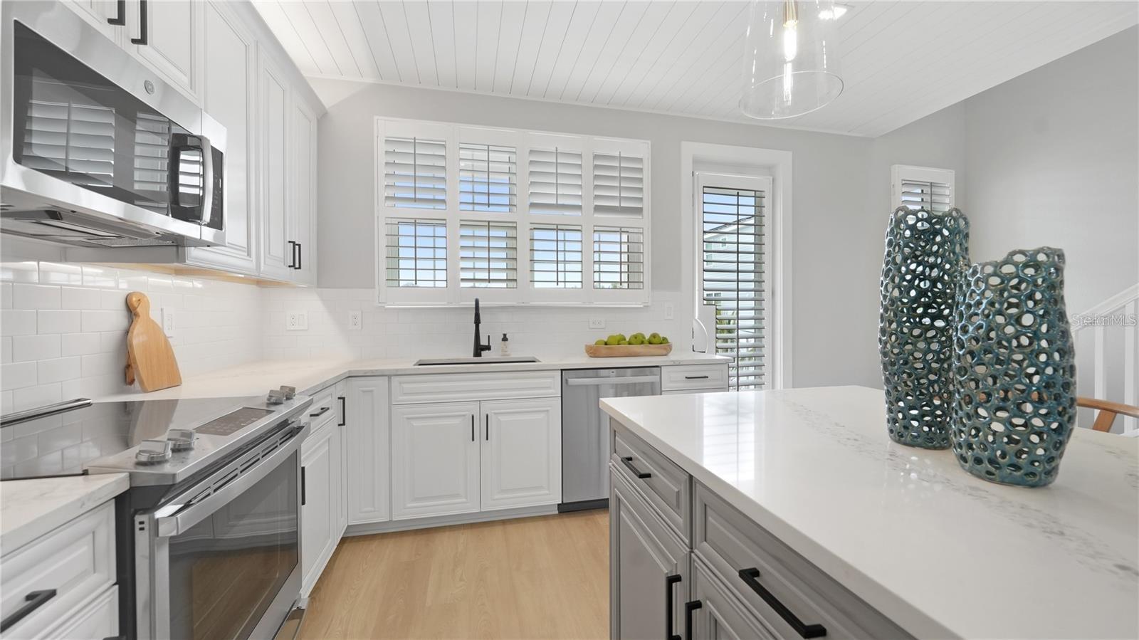 CORTEZ BEACH - Residential