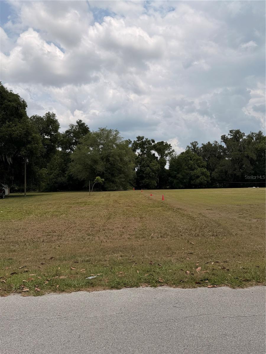 Clear vacant land in the heart of Webster offering 0.346 acres of opportunity to build your dream home. This spacious parcel provides a great setting for future residence with room to design the home and outdoor space you're envisioned. Conveniently located near local amenities, shopping, and major roadways while still enjoying the charm of small-town living.
Buyer to verify zoning, land use, utilities, and any property restrictions.