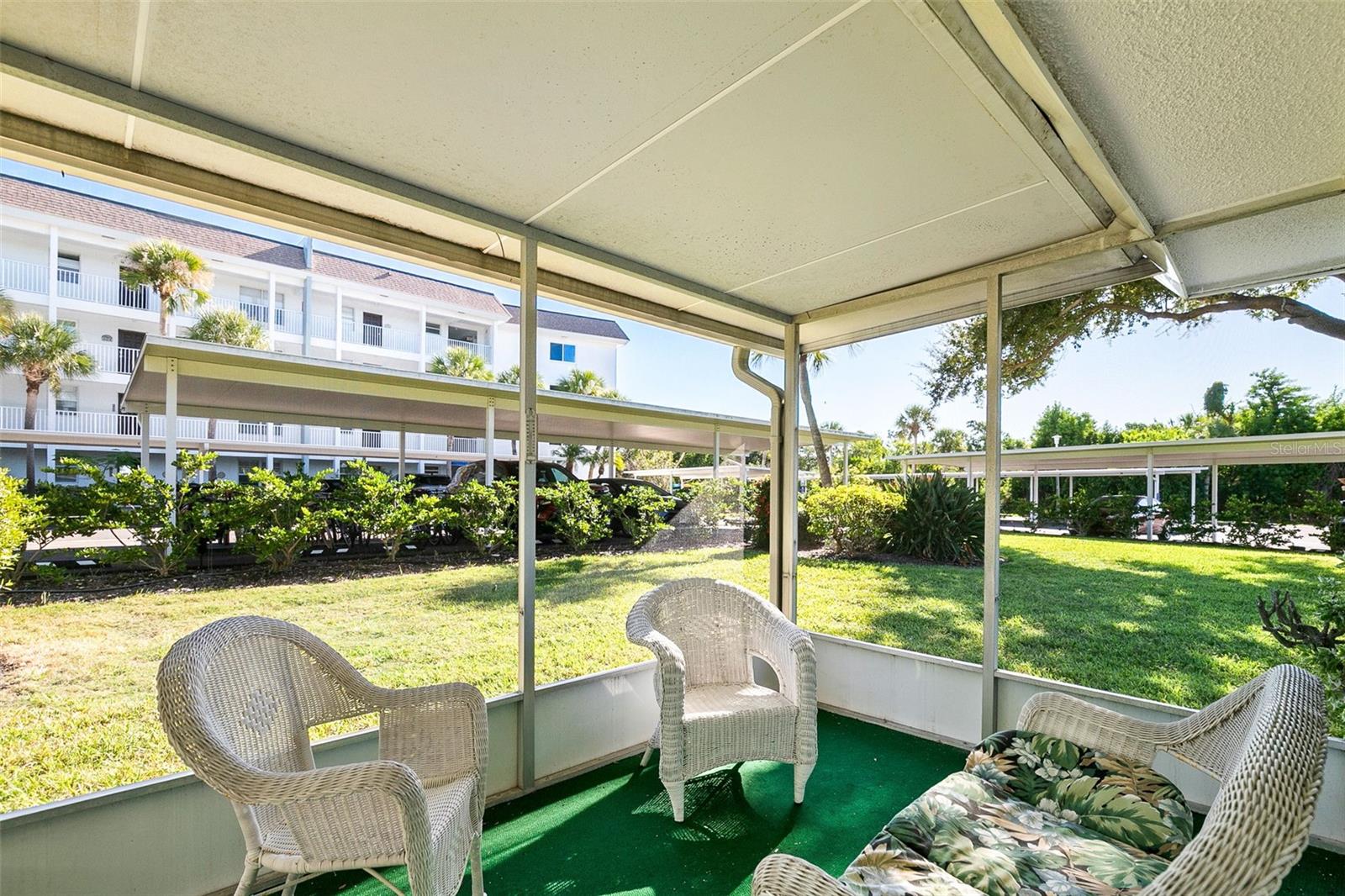 SUTTON PLACE - Residential