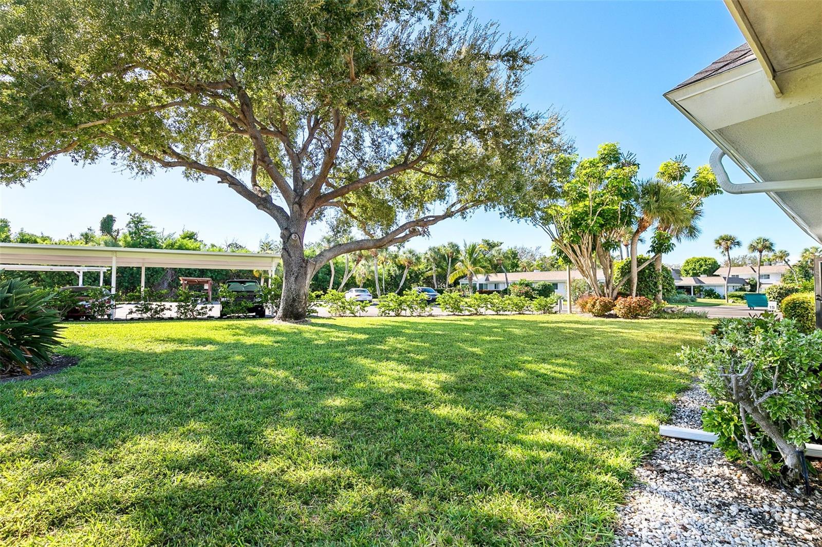 SUTTON PLACE - Residential