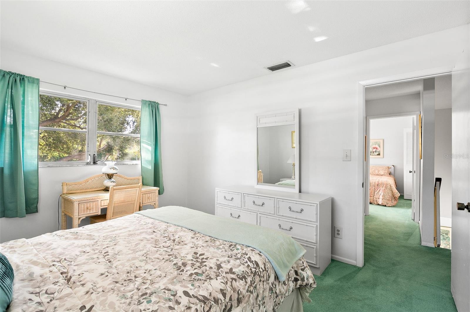 SUTTON PLACE - Residential