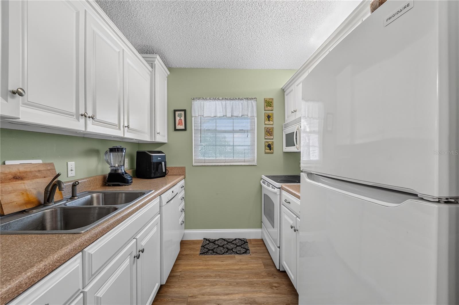 ZEPHYR ESTATES - Residential