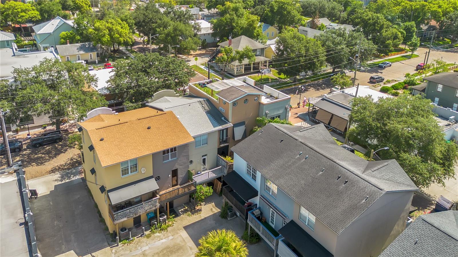 THORNTON PLACE TWNHMS - Residential