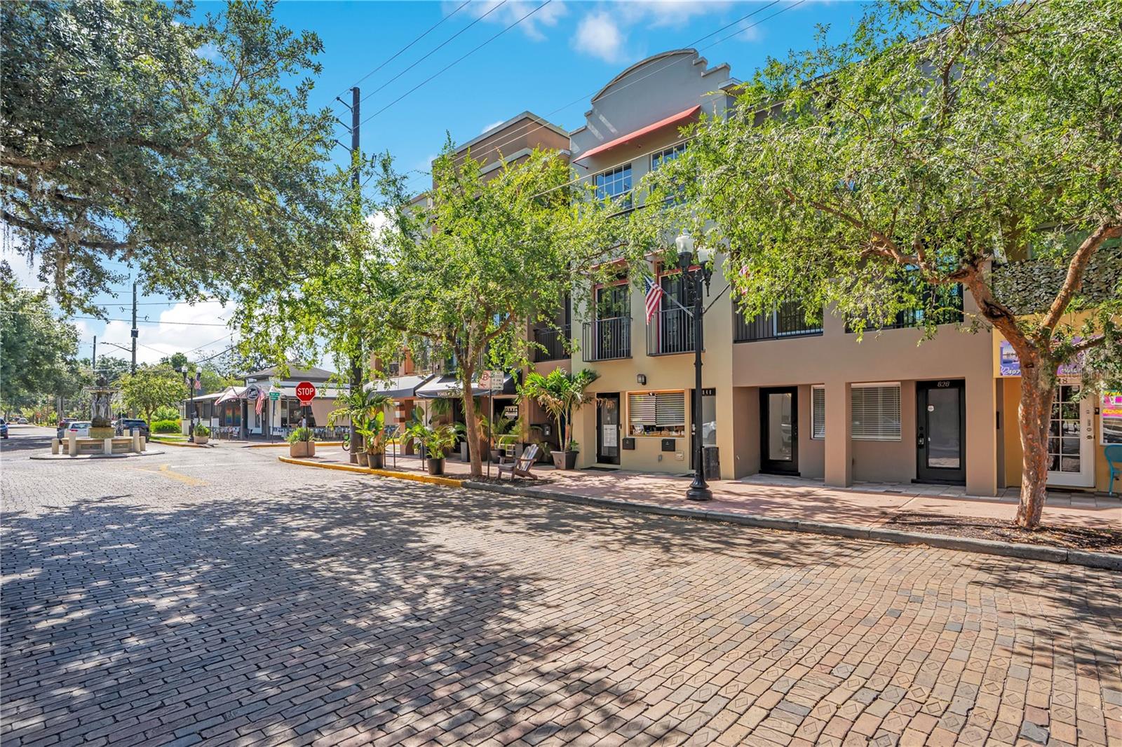 THORNTON PLACE TWNHMS - Residential