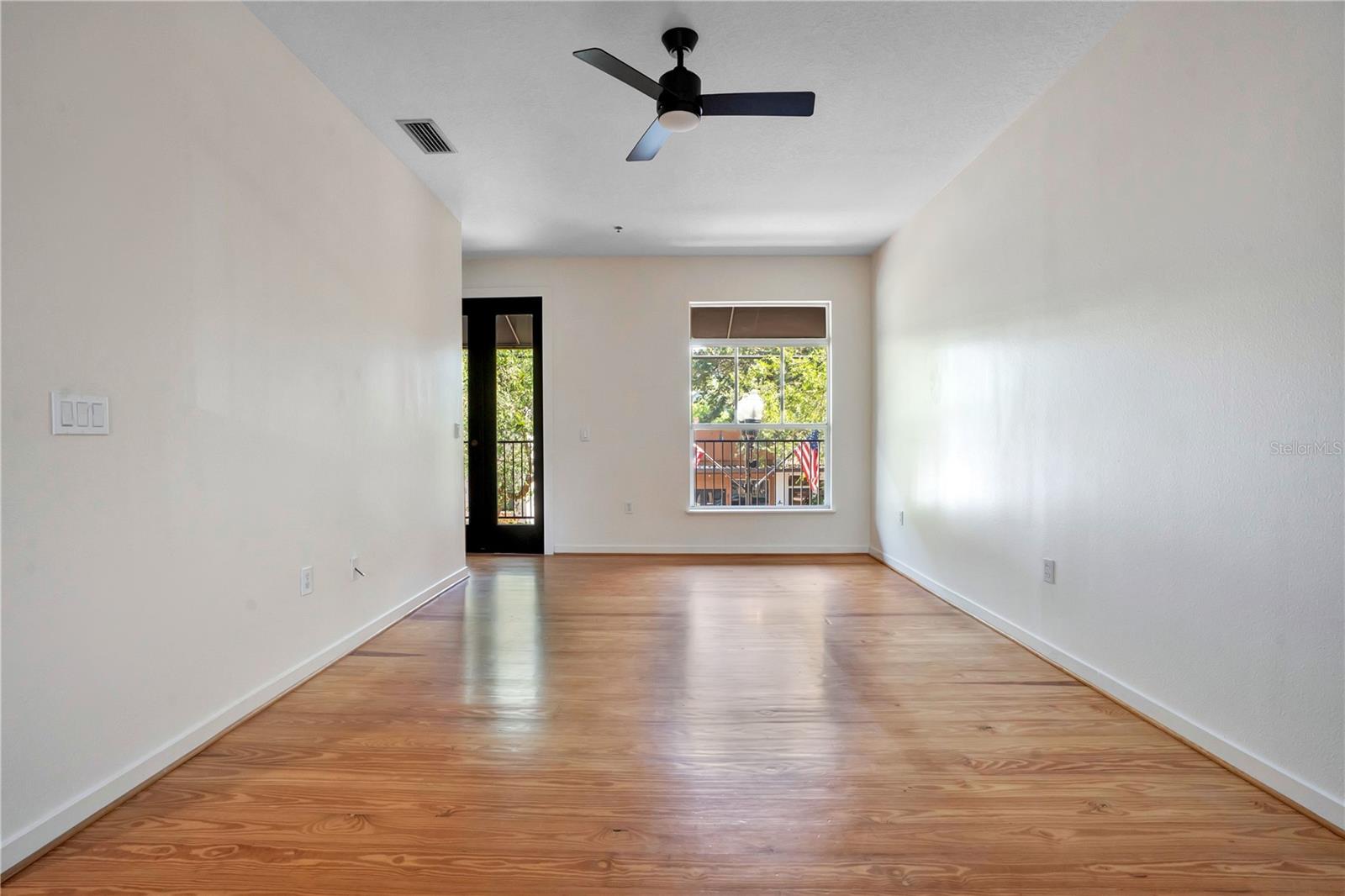 THORNTON PLACE TWNHMS - Residential