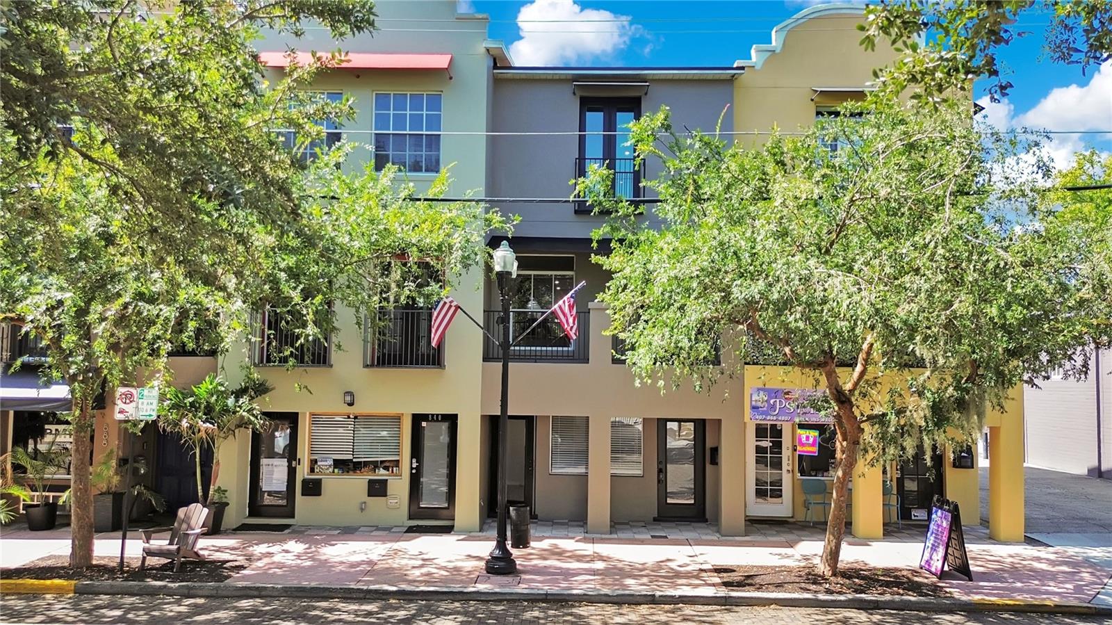 THORNTON PLACE TWNHMS - Residential