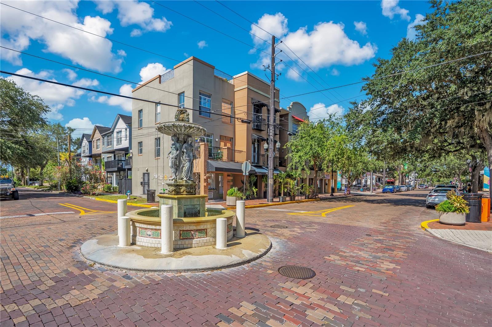 THORNTON PLACE TWNHMS - Residential