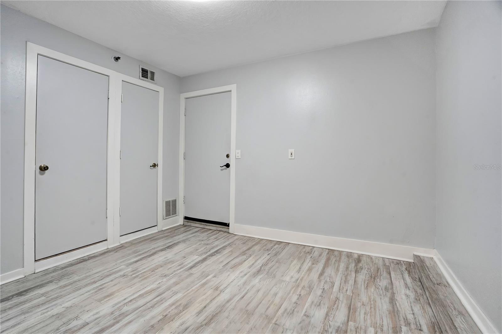 THORNTON PLACE TWNHMS - Residential