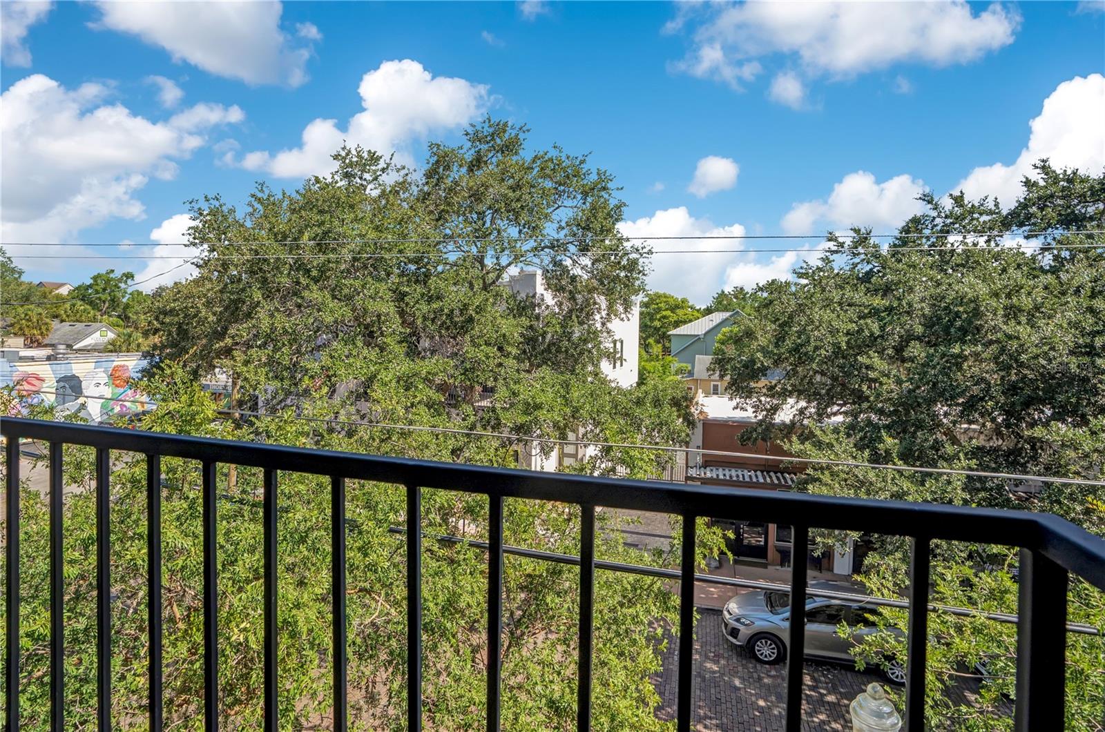 THORNTON PLACE TWNHMS - Residential
