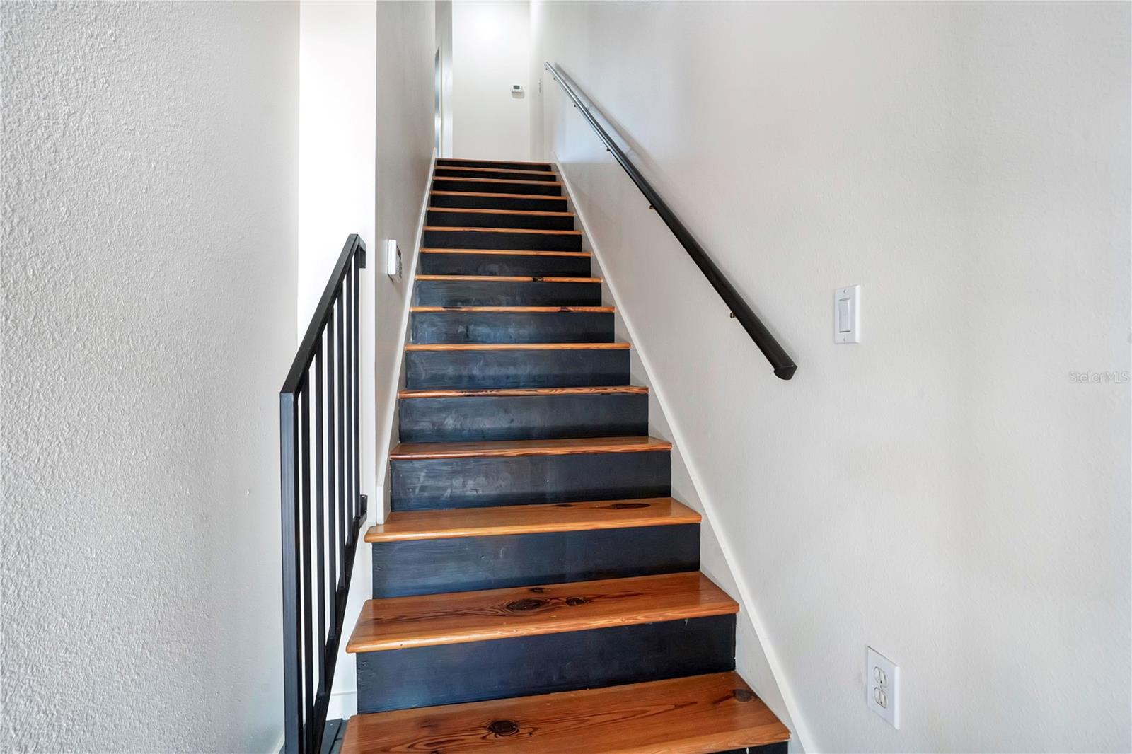 THORNTON PLACE TWNHMS - Residential