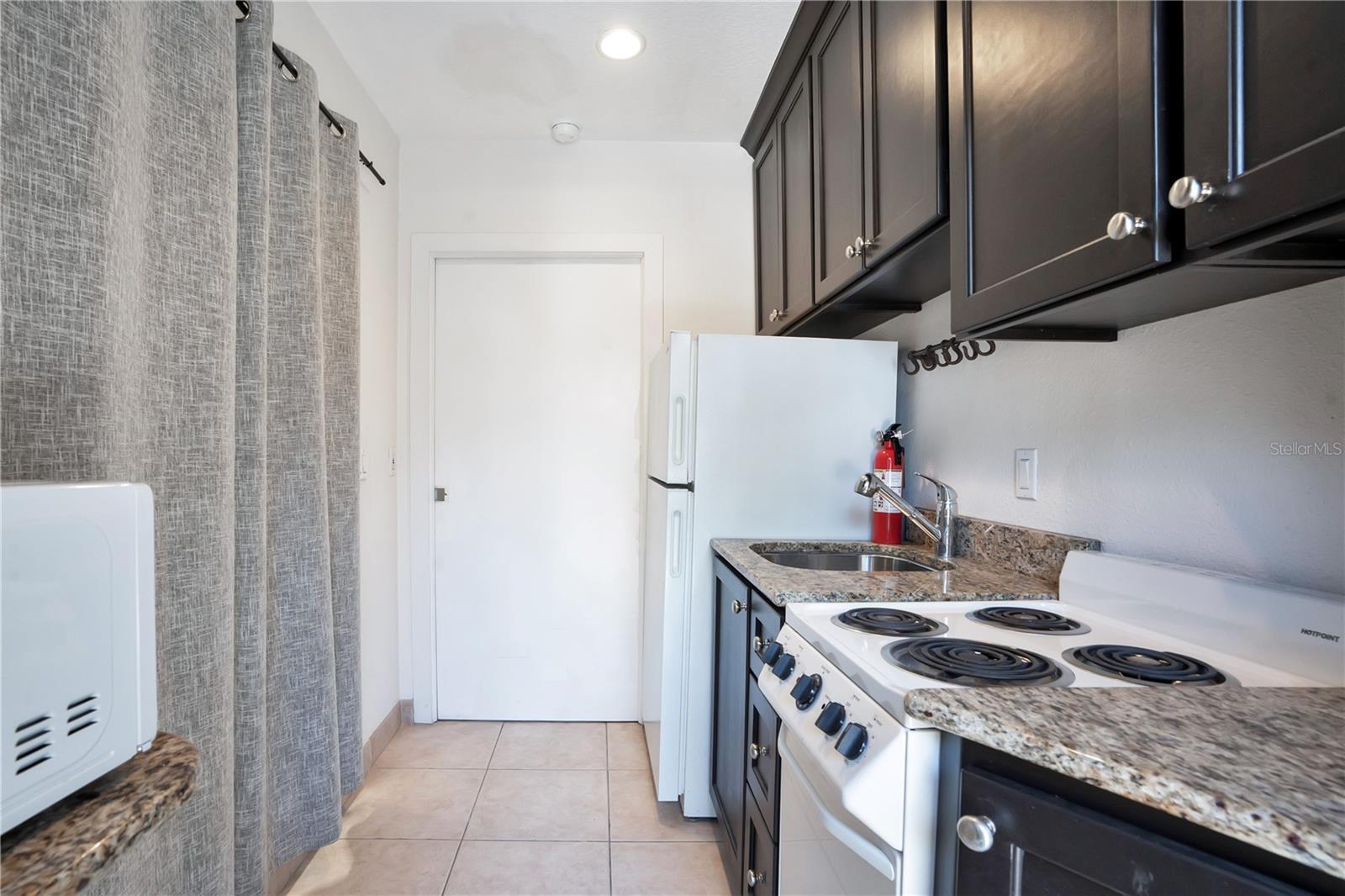 THORNTON PLACE TWNHMS - Residential