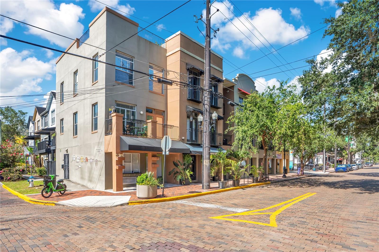 THORNTON PLACE TWNHMS - Residential