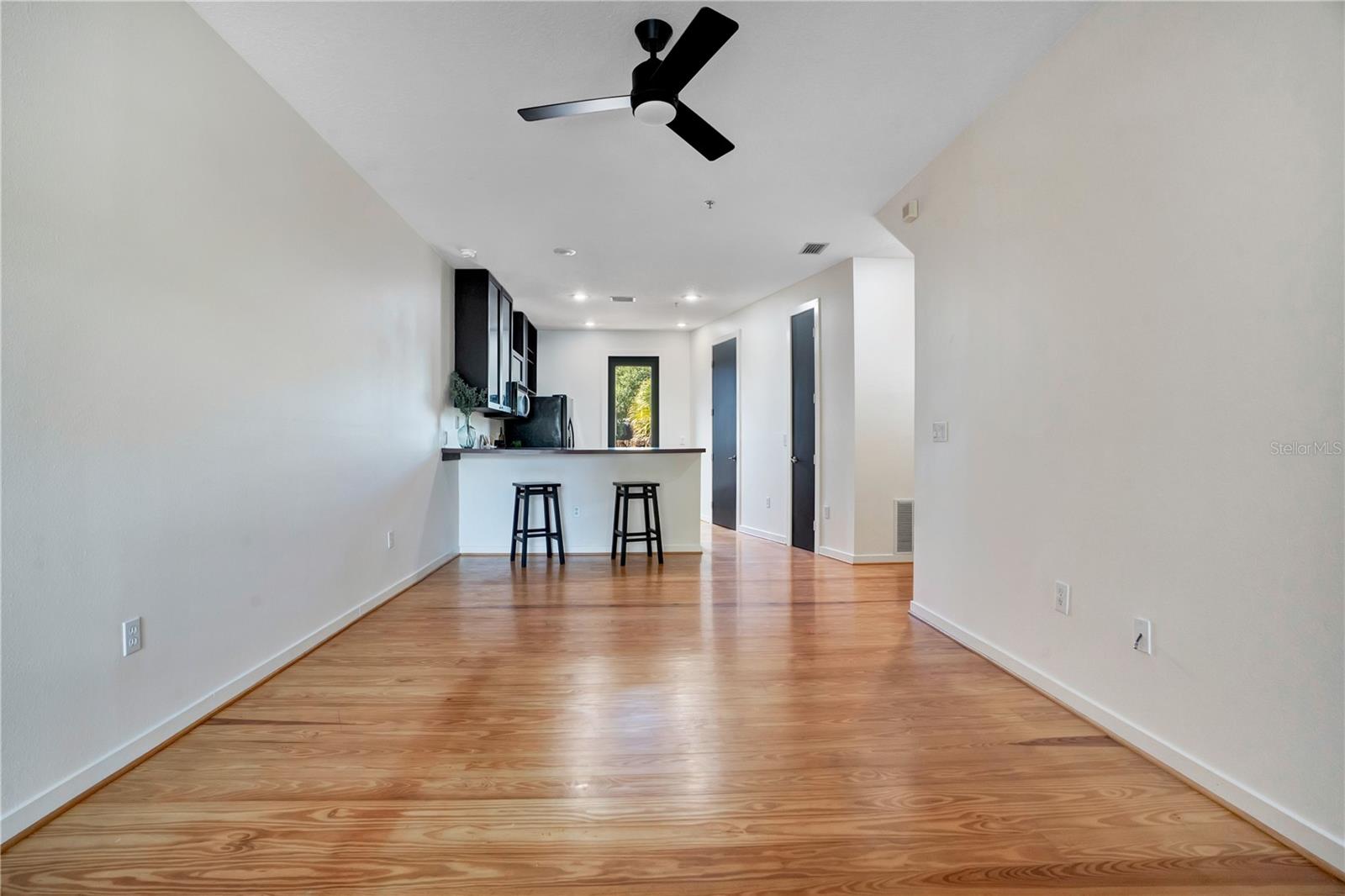 THORNTON PLACE TWNHMS - Residential