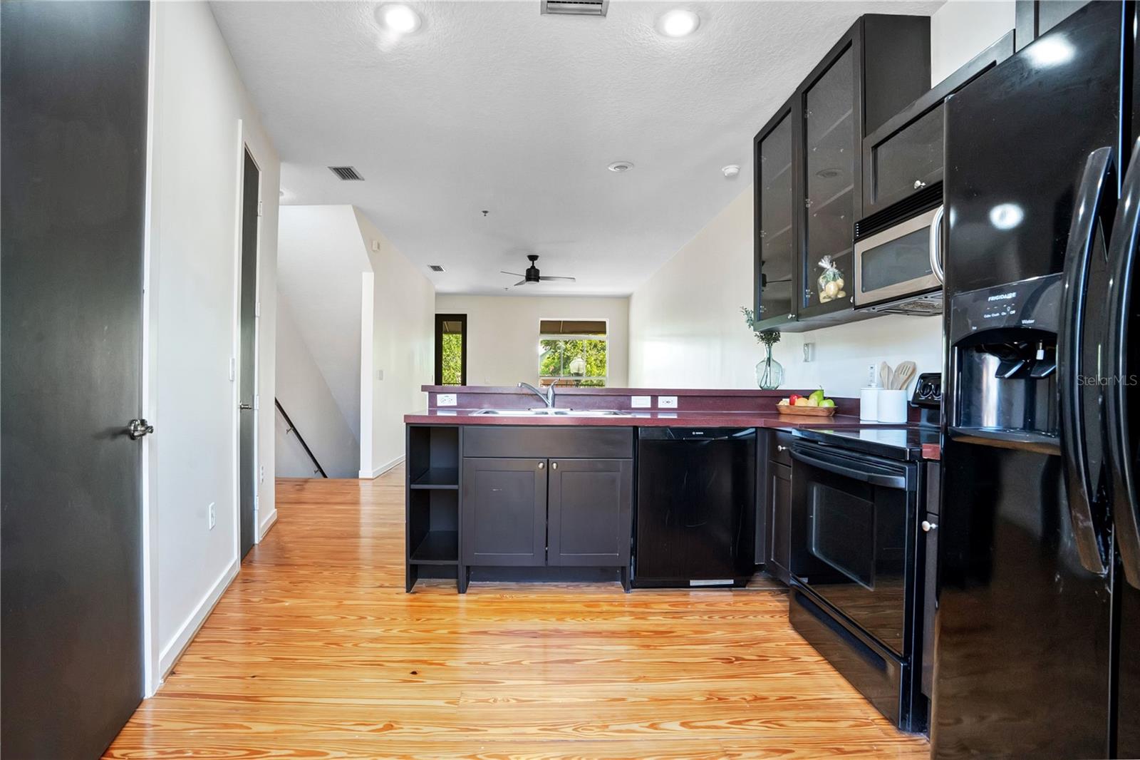 THORNTON PLACE TWNHMS - Residential