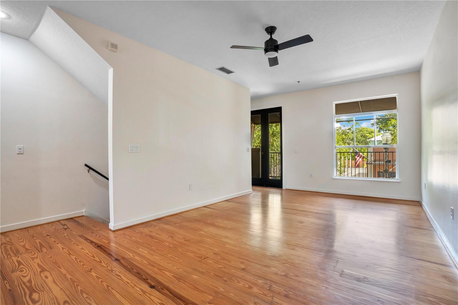 THORNTON PLACE TWNHMS - Residential