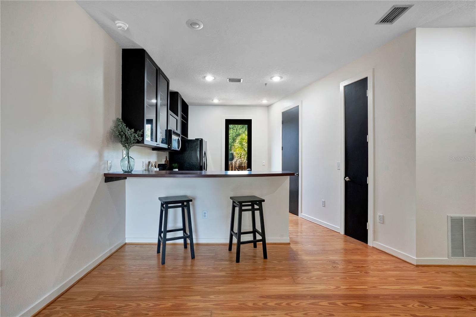 THORNTON PLACE TWNHMS - Residential
