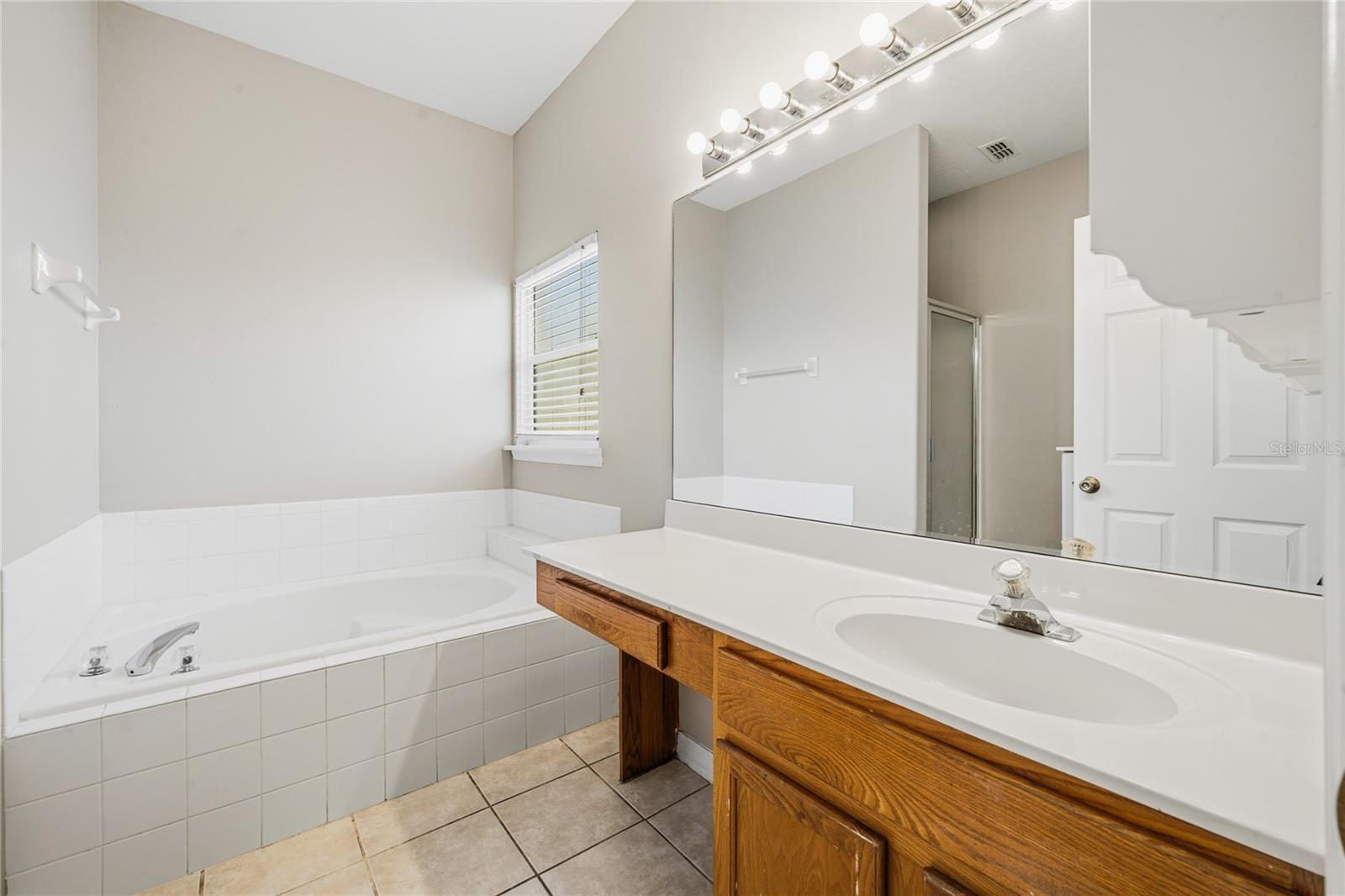 CHASE GROVES UNIT 4B - Residential