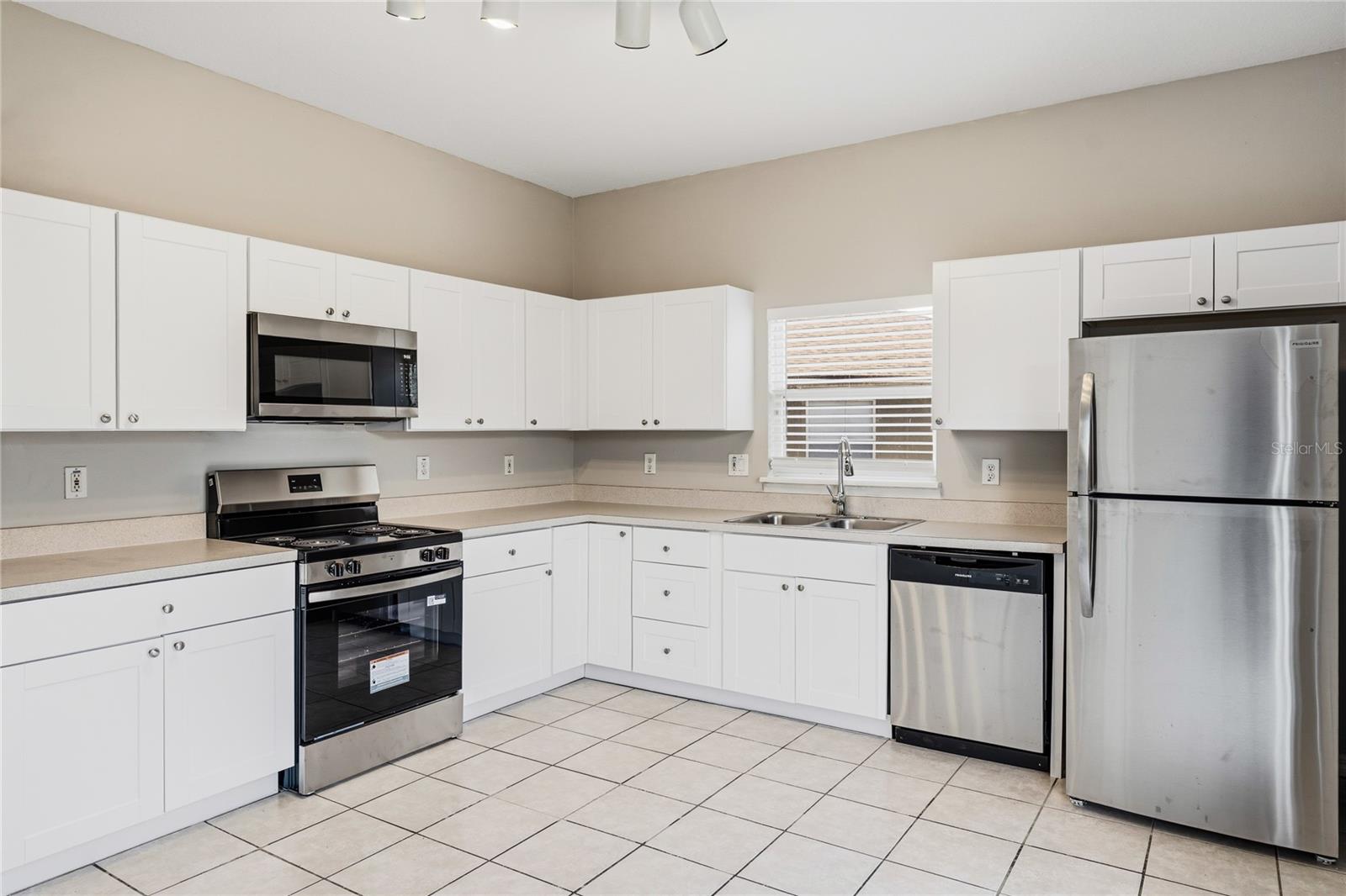 CHASE GROVES UNIT 4B - Residential