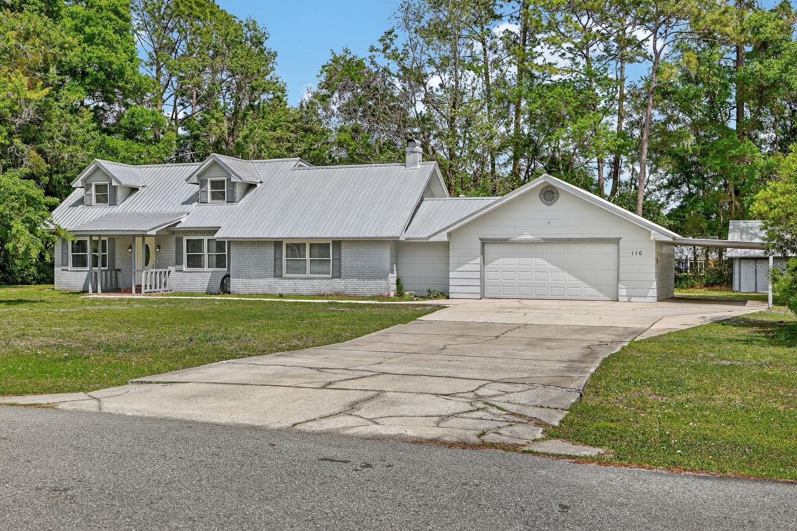 ROUND LAKE - Residential