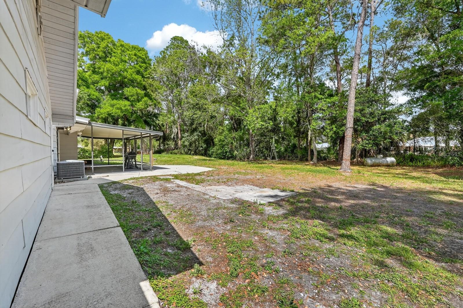 ROUND LAKE - Residential