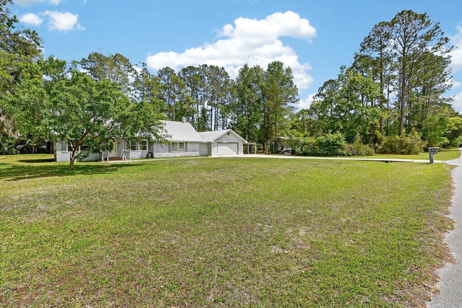 ROUND LAKE - Residential