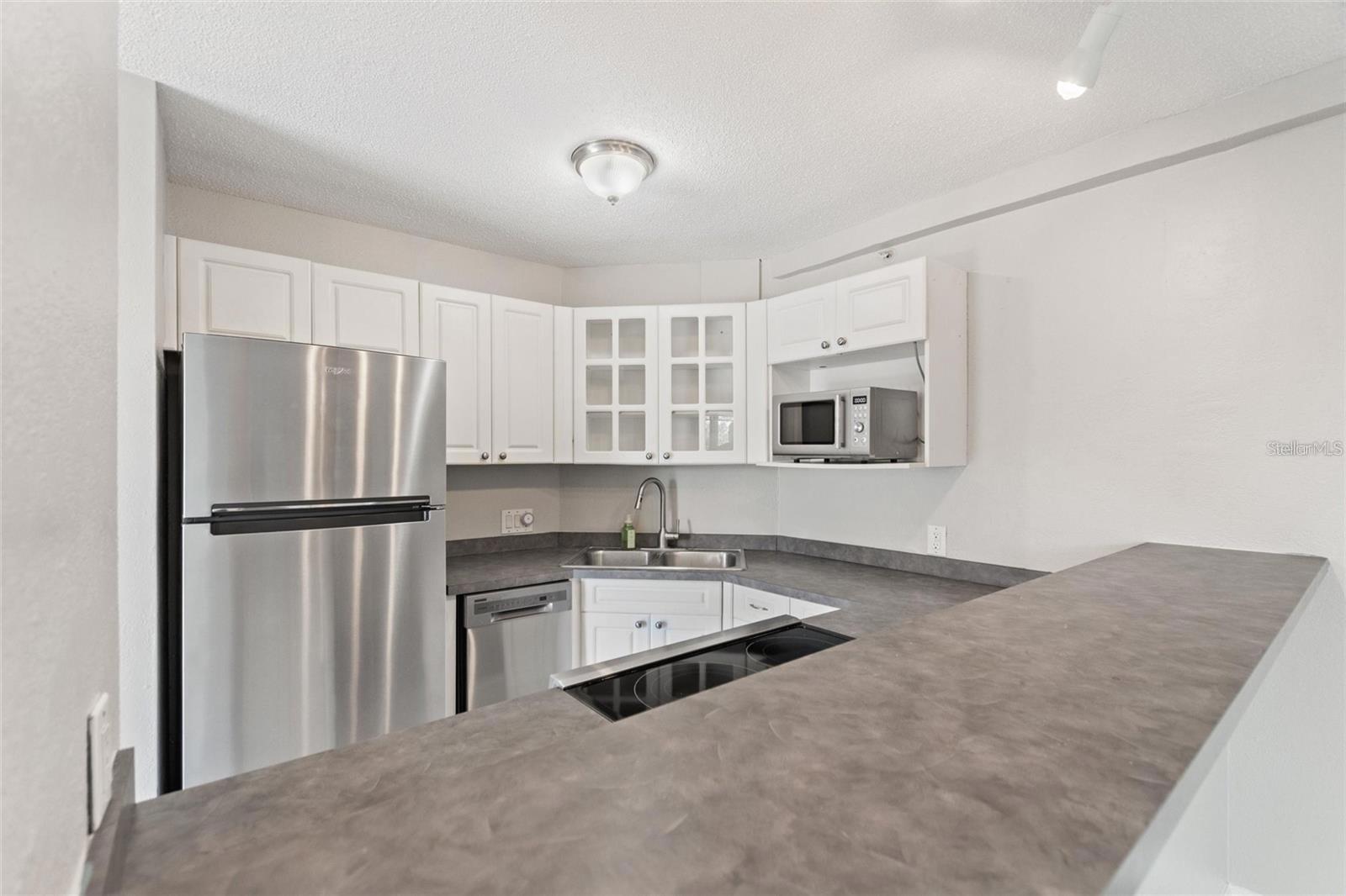 WAVE THE CONDO - Residential
