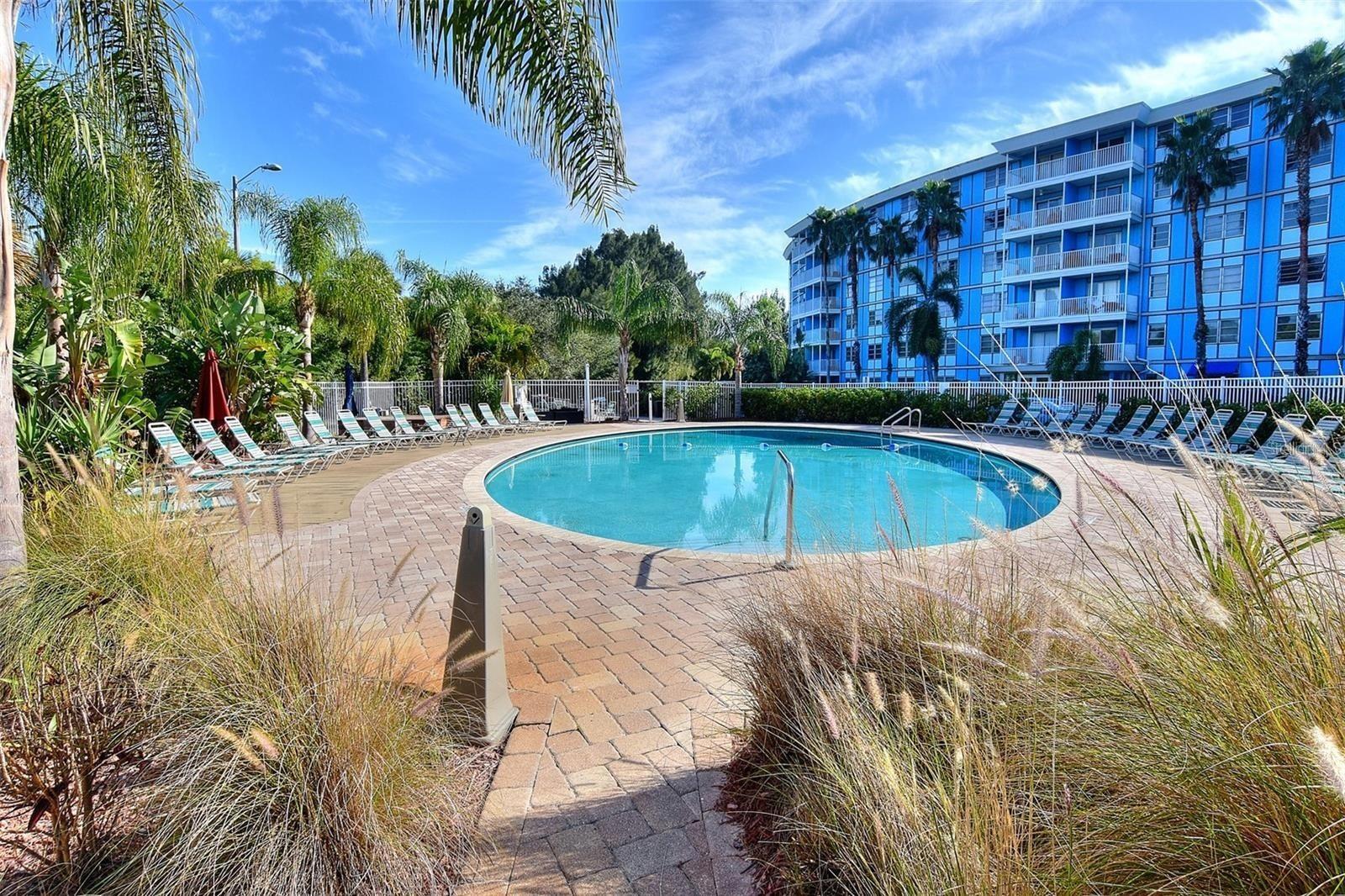 WAVE THE CONDO - Residential