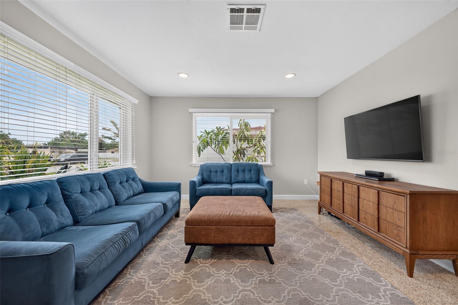 NEW LEISURES LAKES - Residential