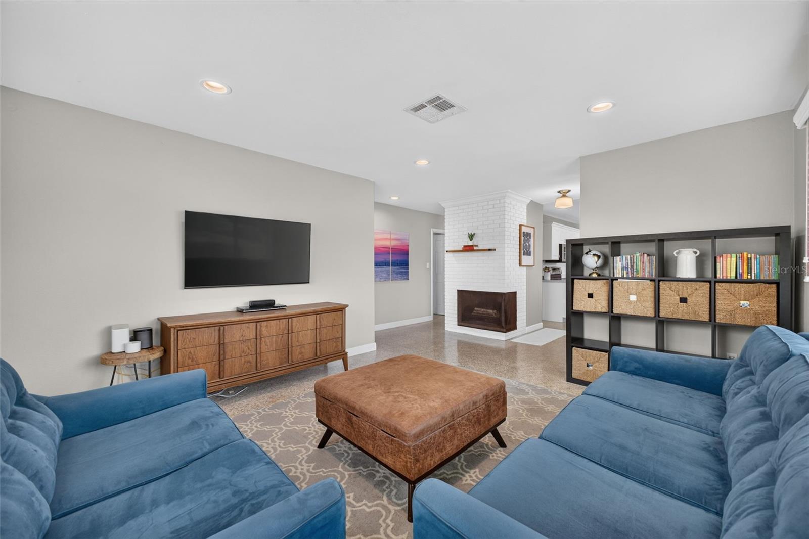 NEW LEISURES LAKES - Residential