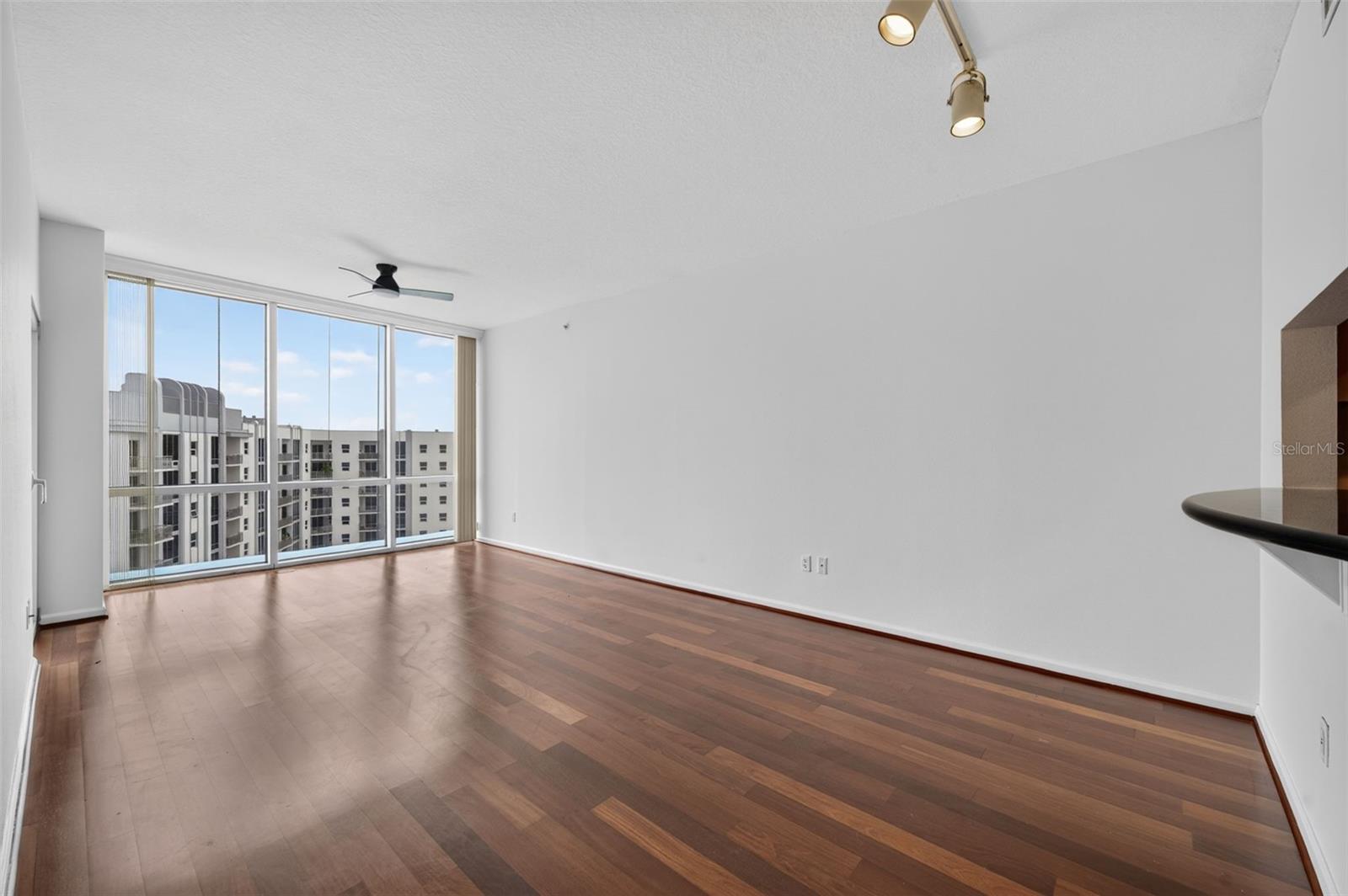 WAVERLY/LK EOLA - Residential