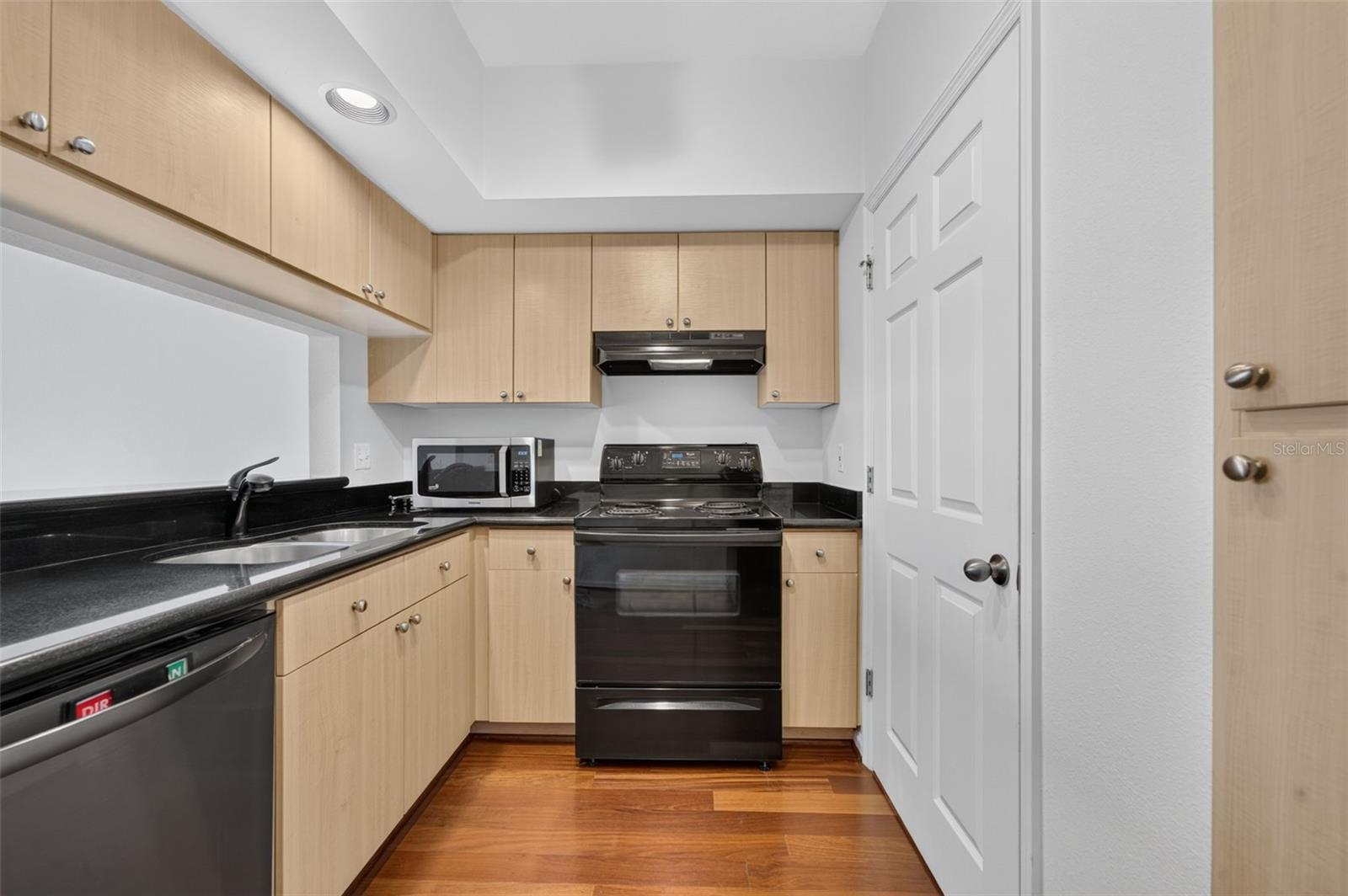 WAVERLY/LK EOLA - Residential