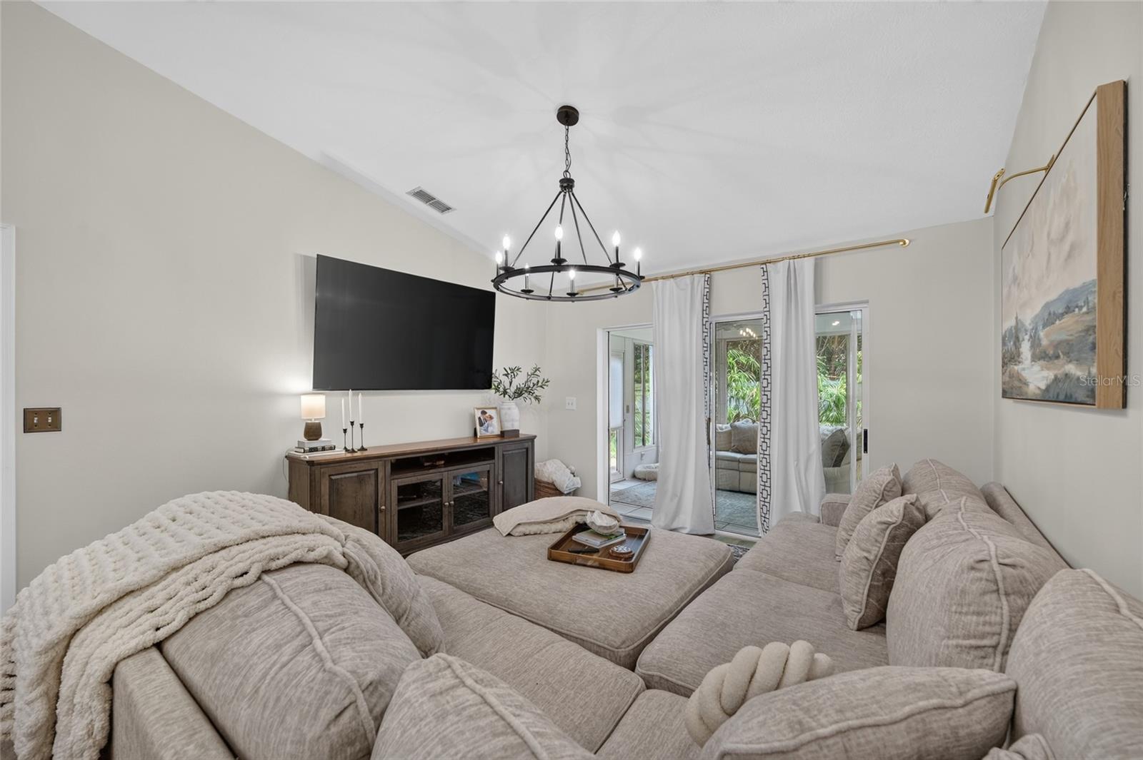 MAGNOLIA GARDEN VILLAS OR 1412/521 - Residential