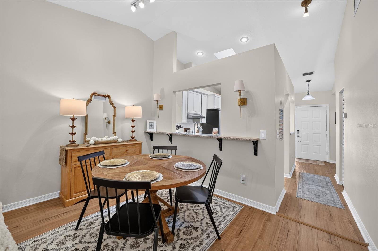 MAGNOLIA GARDEN VILLAS OR 1412/521 - Residential