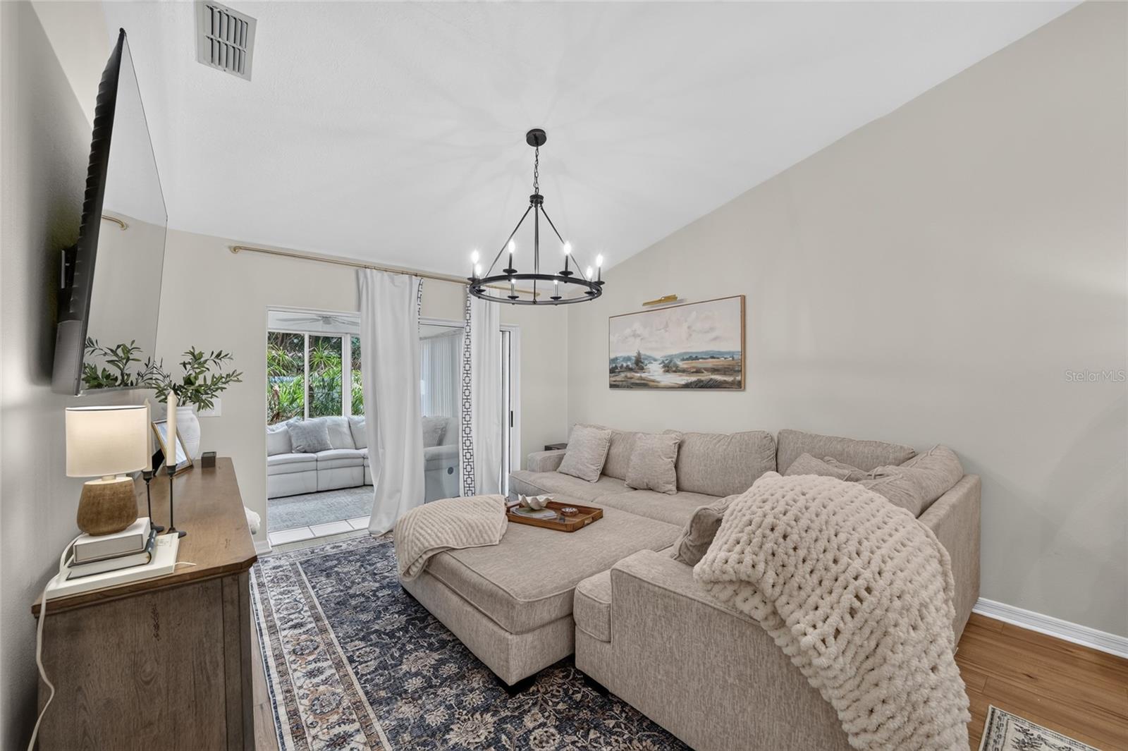 MAGNOLIA GARDEN VILLAS OR 1412/521 - Residential