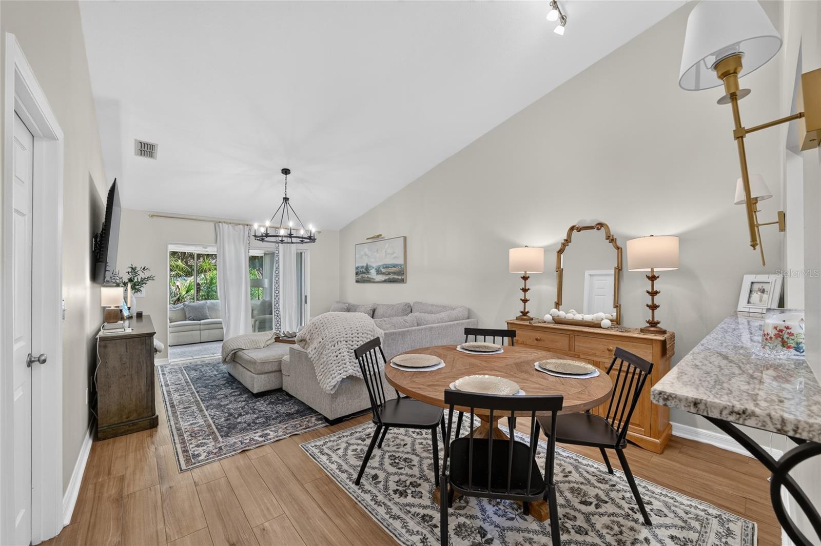 MAGNOLIA GARDEN VILLAS OR 1412/521 - Residential
