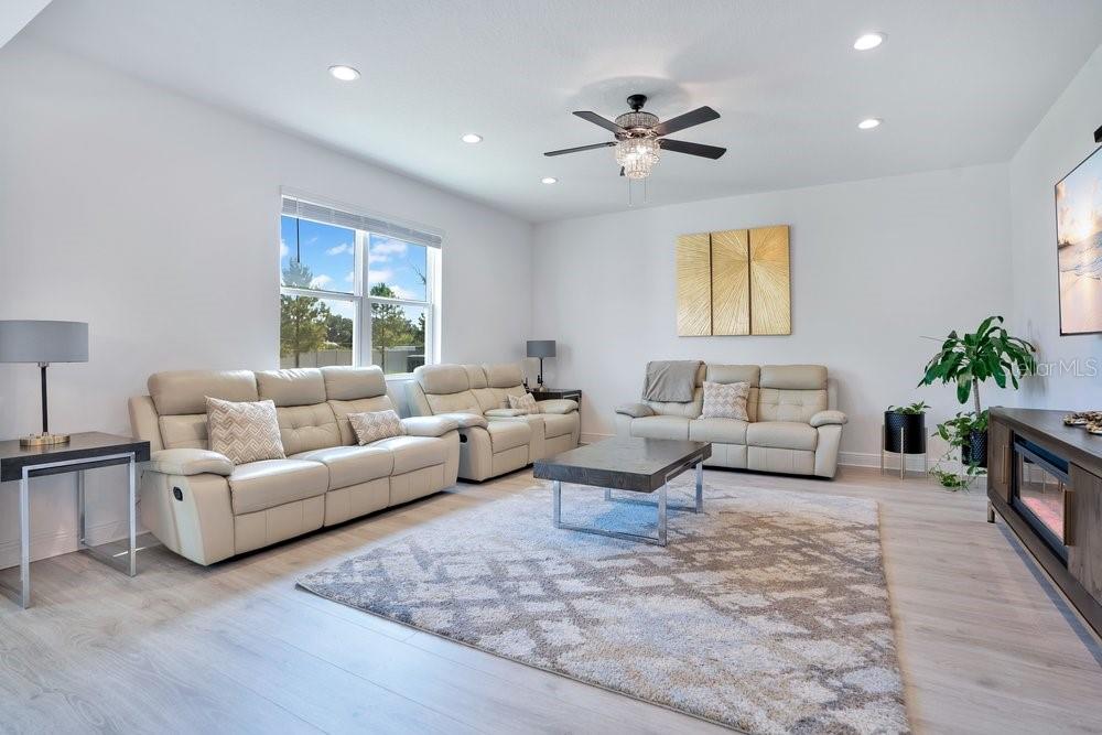 HANOVER LAKES PH 4 - Residential