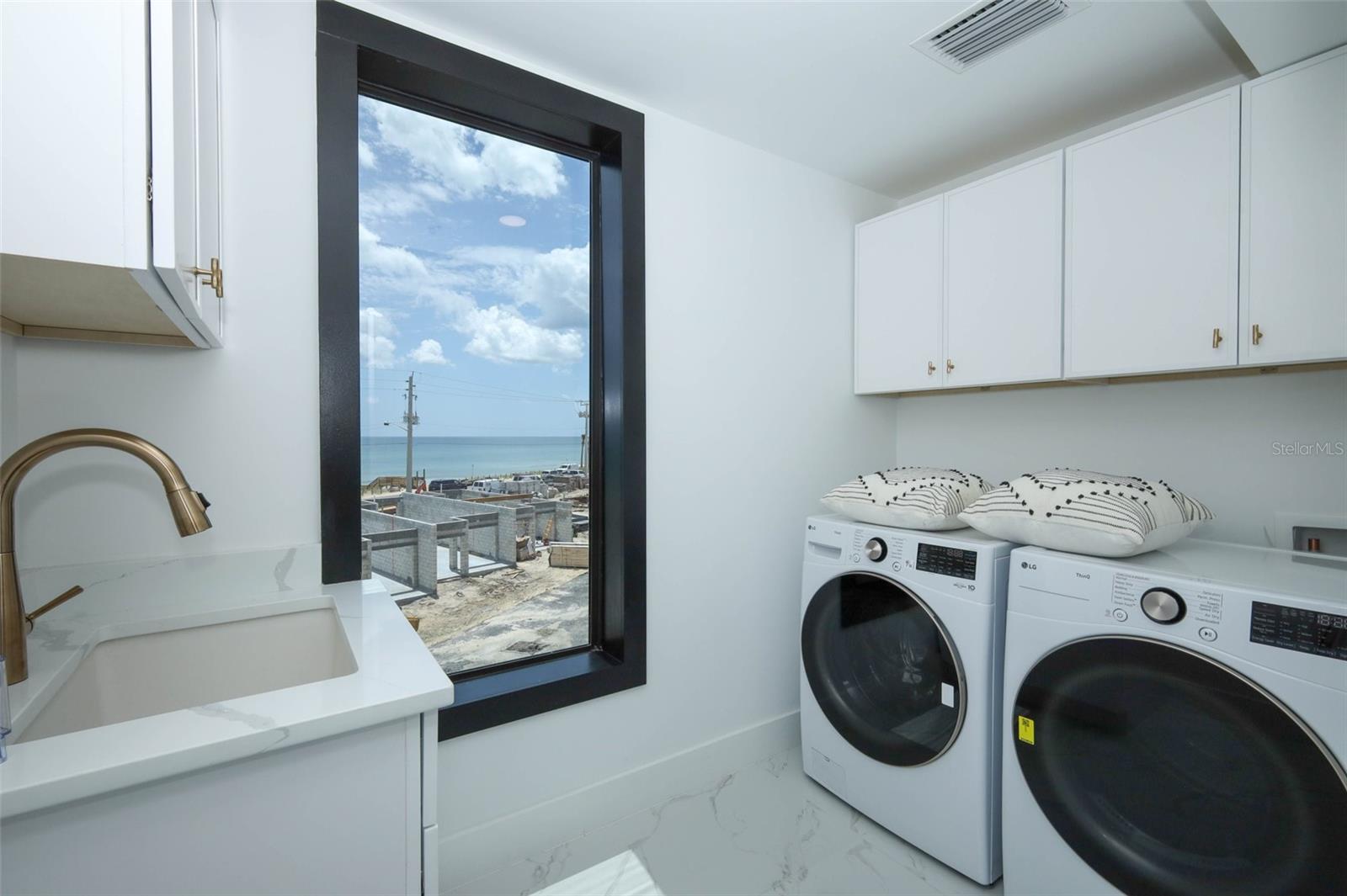 BAILEY BY THE SEA - Residential